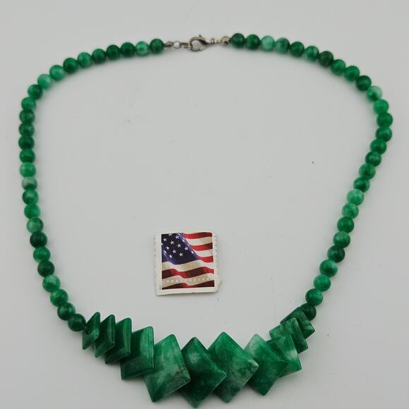 Vintage Green Jade Style Stone Beaded Statement Necklace Mod Retro Geometric - Picture 5 of 5